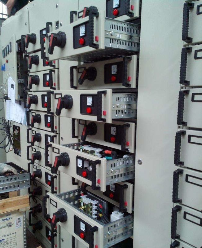 Panel LV Switchgear berbalut logam MNS Untuk Pusat Kontrol Daya Switchboard Listrik pemasok